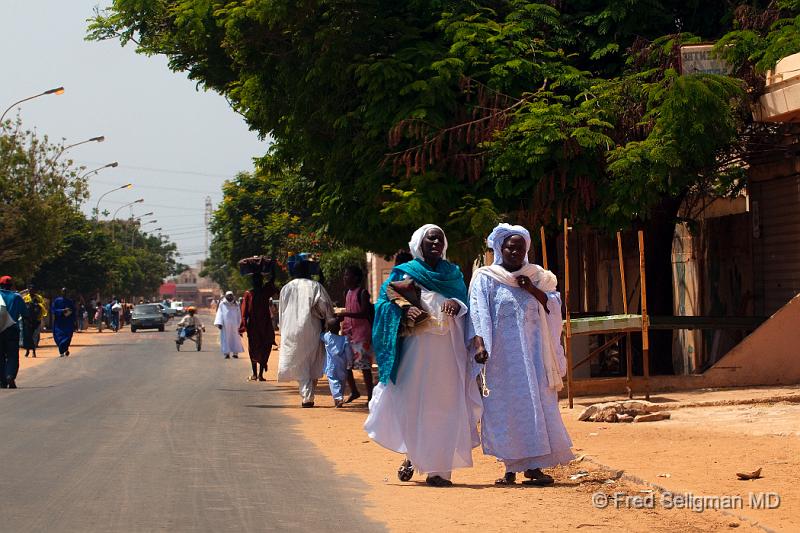 20090529_153114 D300 P1 S1.jpg - Ladies on way to mosque, village outside Dakar